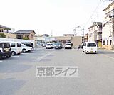 ファミリーマート 四条通梅津店まで236m 駐車場完備のコンビニです。