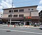 周辺：LIFE(ライフ) 川端東一条店まで477m