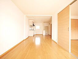 ロイヤルヒルズ 202 2階1LDKのリビング/ダイニング