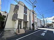 前面道路が広く、駐車もラクラクです