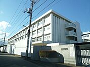 高校「東京都立保谷高校まで899m」