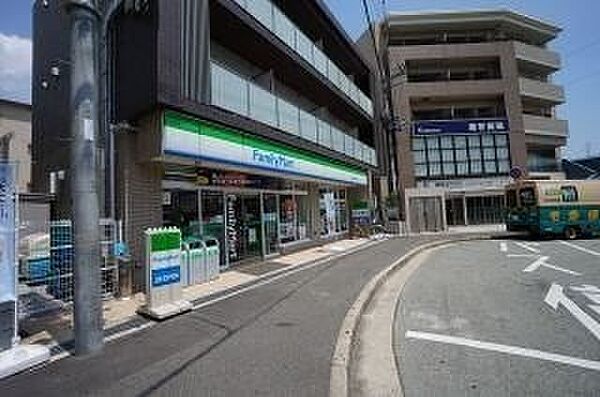画像27:ファミリーマート阪急中山駅前店 955m