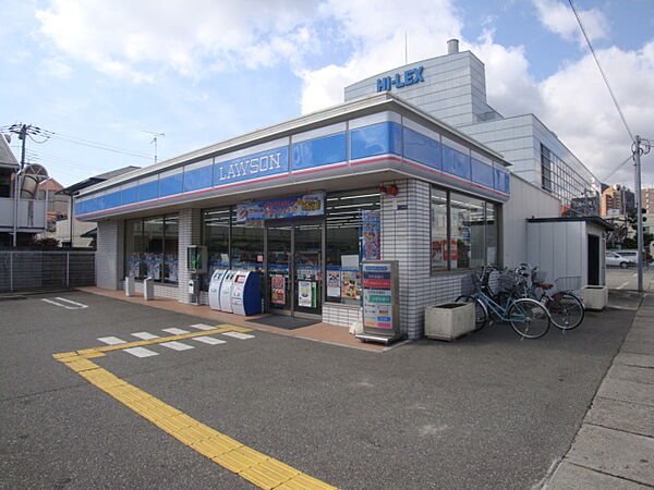 画像23:ローソン川西能勢口駅前店 682m