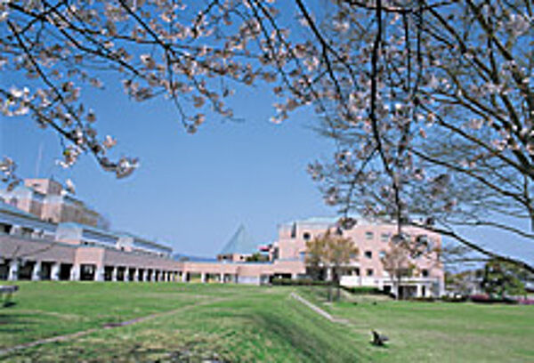 画像24:私立大阪芸術大学短期大学部伊丹学舎 766m