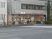 コンビニ「セブンイレブンまで110m」