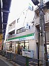 コンビニ「ファミリーマートまで1500m」