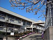 調布市立滝坂小学校（892m）