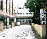 渋谷区立幡代小学校（608m）