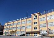 中野区立谷戸小学校（438m）