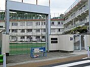 目黒区立八雲小学校（281m）