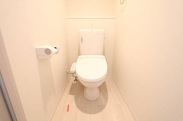 画像8:ウォシュレットつき個室トイレです