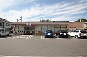 セブンイレブン名古屋牛田通店 98m