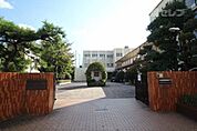 黄金中学校 744m