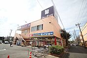パレマルシェ中村店 591m