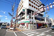 ローソンストア100太閤通六丁目店 49m