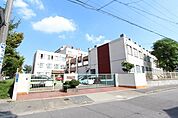 名古屋市立愛知小学校 243m