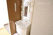 女性に嬉しい独立した洗面台です。
