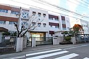 名古屋市立荒子小学校 617m