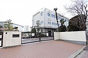 名古屋市立広見小学校 618m