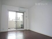 南向きで日当たり良好☆床の色もいい感じです＾＾