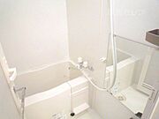 きれいなバスルームでしっかり湯船にもつかれます☆