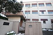 児玉小学校 130m