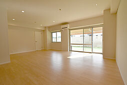 高輪ホームズ 102 1階2LDKのリビング/ダイニング