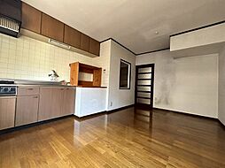 島の関貸家 4DKのリビング/ダイニング