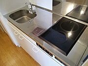 2口電気コンロのキッチンです