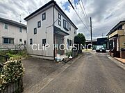 閑静な住宅地ですので前面道路の交通量も少なく安全です。