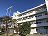 周辺：鎌倉市立深沢中学校 徒歩8分。 590m
