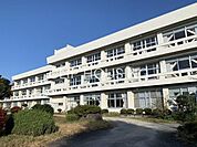 大井町立湘光中学校 徒歩14分。 1080m