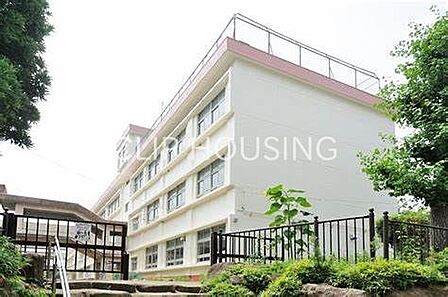 平塚市立崇善小学校 徒歩2分。 150m