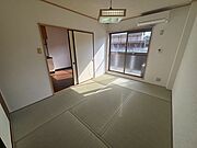 ※写真は110号室です。