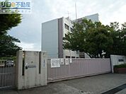 伊丹市立神津小学校 1047m
