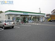 ファミリーマート伊丹鴻池店 245m