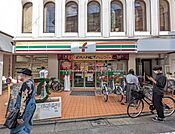 セブンイレブン世田谷下北沢駅前店 徒歩4分。 250m