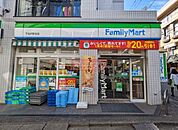 ファミリーマート下北沢駅北店 徒歩3分。 190m