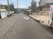 前面道路の幅員は約7.9mです