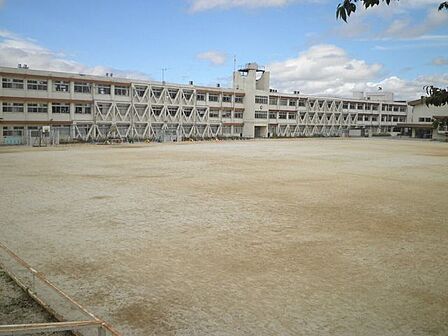 晴嵐小学校 1460m