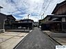外観：前面道路含む現地写真
