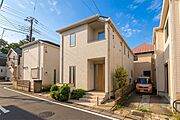 車通りの少ない道路に面していますから、閑静な住環境を条件にお探しの方へおすすめの物件です。