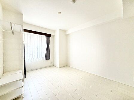 室内には収納もあり、来客用の寝具、季節ものなどを収納可能です。