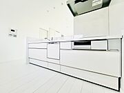 直火を使わないＩＨヒーター。毎日の家事を楽にする食洗乾燥機はエコ＆衛生的です。