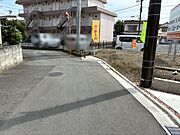 一戸建てが多く、静かで落ち着いた雰囲気を満喫できるエリアです。