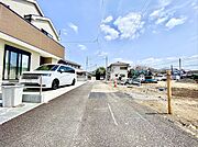 分譲地内道路は路面温度の低滅や透水性に優れたインターロッキングを採用。