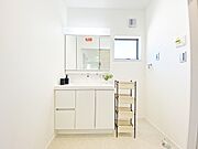 (洗面台イメージ) 幅90ｃｍゆったりサイズに加えエコハンドル・キレイアップ水栓で省エネ・経済的。※