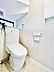 その他：(トイレイメージ)忙しい朝の時間帯に嬉しい1F・2Fトイレ設置。フチレス形状でお掃除ラクラクです。※