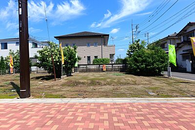 外観:緑豊かで閑静な住宅街に、33坪超の敷地をご用意。 外観:緑豊かで閑静な住宅街に、33坪超の敷地をご用意。
