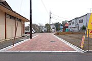 見通しの良い道路なので、他の車の来ないタイミングを逃さずササッと出入りが可能です。